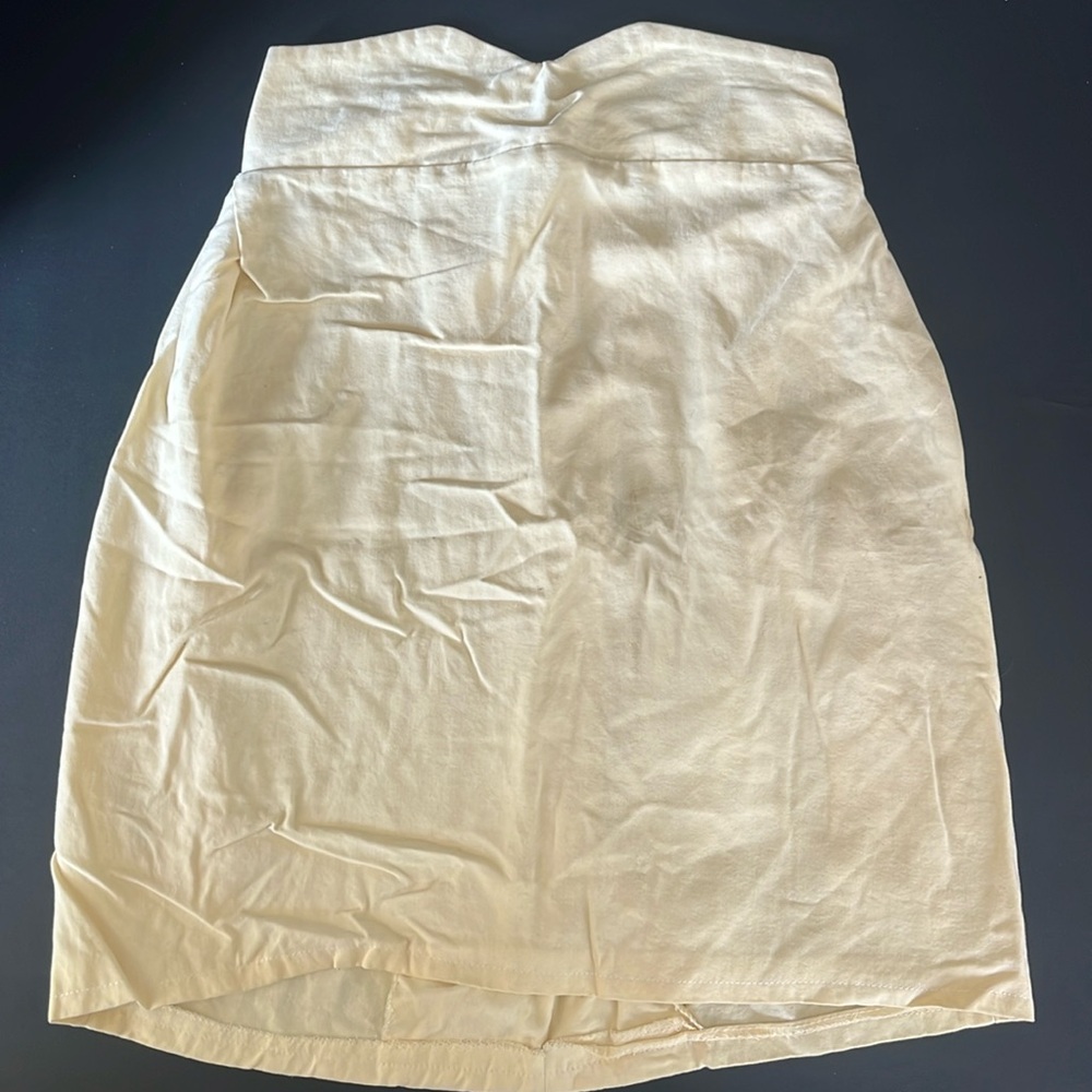 Vintage fancy high waist yellow mini skirt with pockets. Lawren Michele size 4.